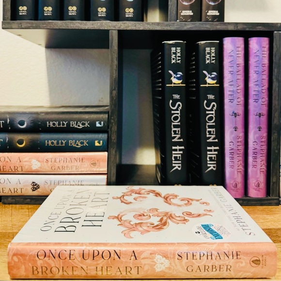 Owlcrate Exclusive Signed Edition Once Upon A Broken Heart by Stephanie Garber - Picture 6 of 7